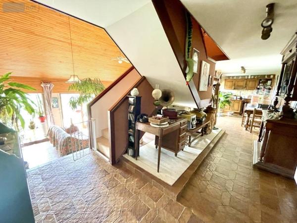 Maison à vendre à Saint-Alban-sur-Limagnole en Lozère (48120), ref : 48032-189