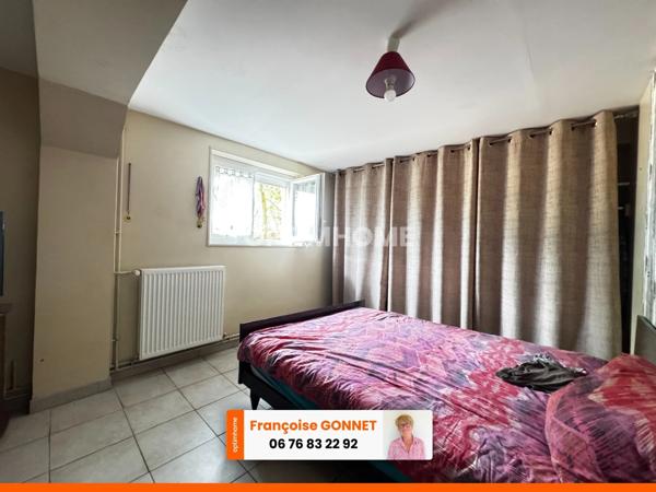 Maison 215 m² - 5 chambres - Terrain 4 200 m² - Piscine - 257 000 € - SAINT PIERRE LES ETIEUX - 18200