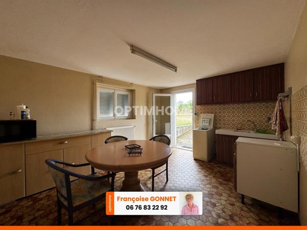 Maison 215 m² - 5 chambres - Terrain 4 200 m² - Piscine - 257 000 € - SAINT PIERRE LES ETIEUX - 18200