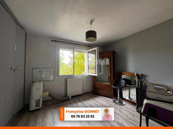 Maison 215 m² - 5 chambres - Terrain 4 200 m² - Piscine - 257 000 € - SAINT PIERRE LES ETIEUX - 18200