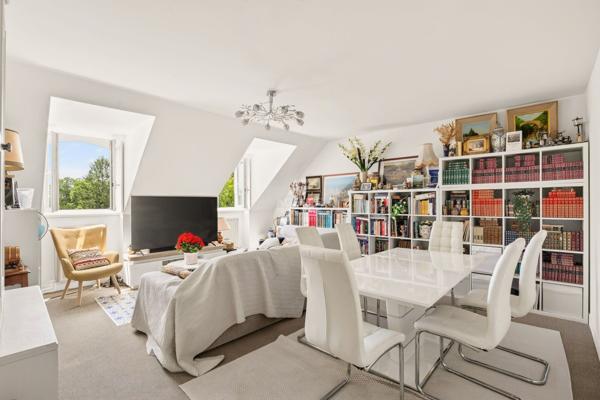 Versailles Parc appartement 4 pièces 96 m² au sol (85.97 m² carrez) situé au3ème et dernier étage avec ascenseur, cave et deux places de parking 840 000 € **  - Référence  28883