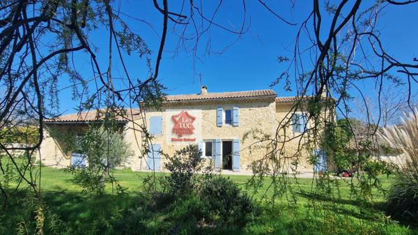 mas de 138 m² habitables sur 3732 m² de terrain Saint-Paul-Trois-Châteaux (26130)