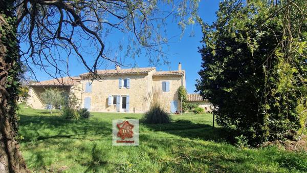 mas de 138 m² habitables sur 3732 m² de terrain Saint-Paul-Trois-Châteaux (26130)