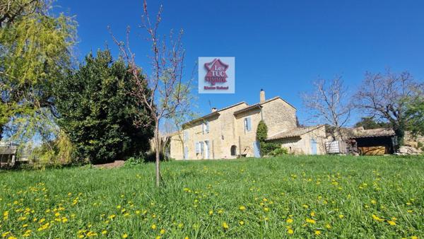 mas de 138 m² habitables sur 3732 m² de terrain Saint-Paul-Trois-Châteaux (26130)