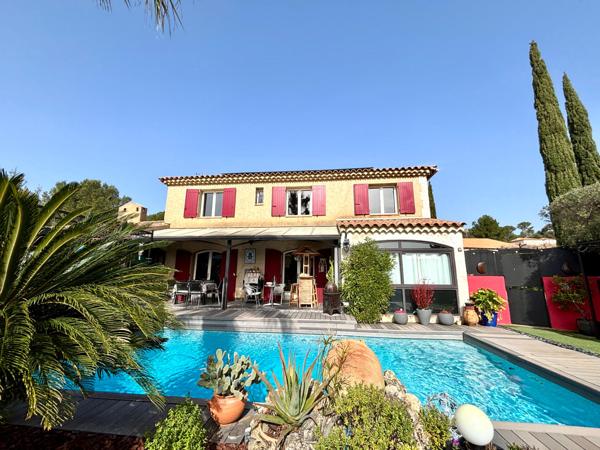 À vendre Maison familiale de 160 m² avec piscine sur terrain de 809 m² La Cadière-d’Azur