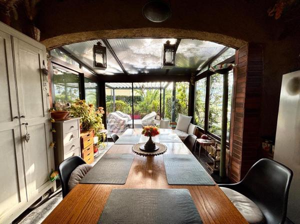 À vendre Maison familiale de 160 m² avec piscine sur terrain de 809 m² La Cadière-d’Azur