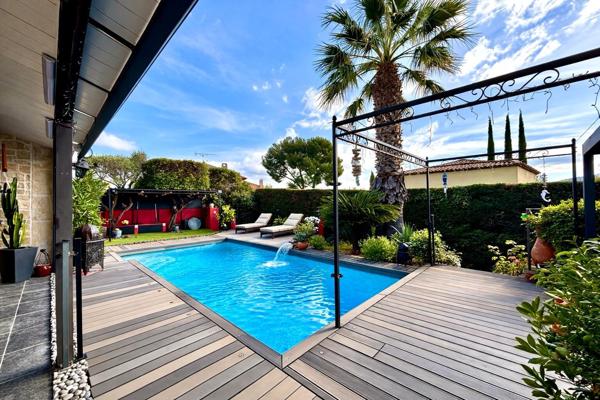 À vendre Maison familiale de 160 m² avec piscine sur terrain de 809 m² La Cadière-d’Azur