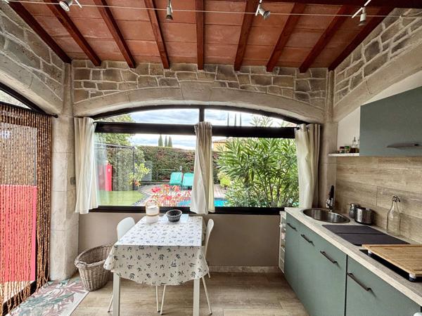 À vendre Maison familiale de 160 m² avec piscine sur terrain de 809 m² La Cadière-d’Azur
