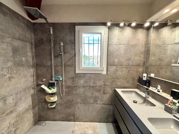 À vendre Maison familiale de 160 m² avec piscine sur terrain de 809 m² La Cadière-d’Azur