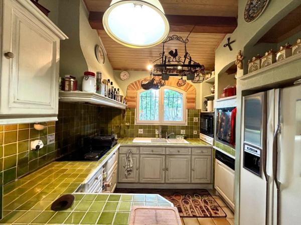 À vendre Maison familiale de 160 m² avec piscine sur terrain de 809 m² La Cadière-d’Azur