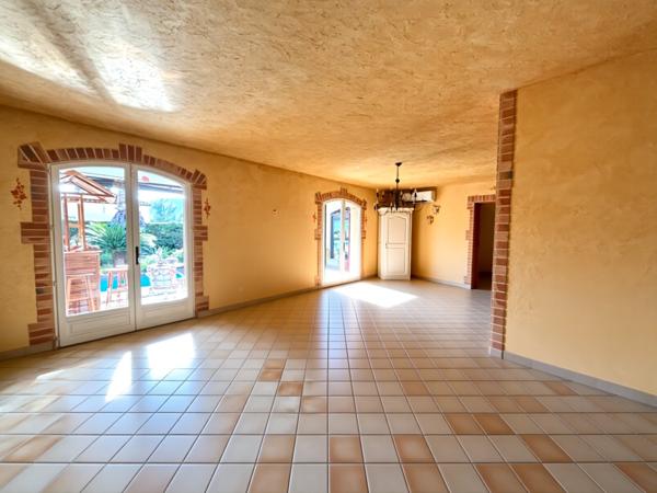 À vendre Maison familiale de 160 m² avec piscine sur terrain de 809 m² La Cadière-d’Azur