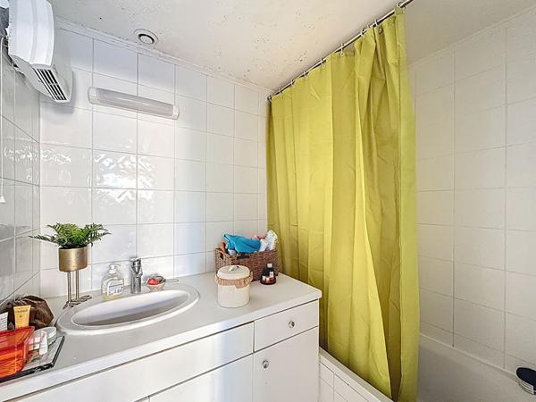 MONTREUIL LIMITE FONTENAY, ENSEMBLE IMMOBILIER DE QUATRE APPARTEMENTS SUR PARCELLES DE TERRAINS INDEPENDANTES. OPPORTUNITE INVESTISSEUR