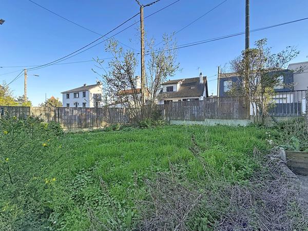 MONTREUIL LIMITE FONTENAY, ENSEMBLE IMMOBILIER DE QUATRE APPARTEMENTS SUR PARCELLES DE TERRAINS INDEPENDANTES. OPPORTUNITE INVESTISSEUR