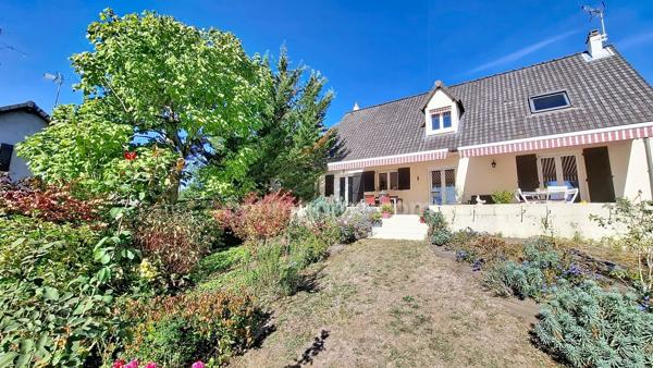 Maison traditionnelle 7 pièces sur sous-sol à SERBANNES (03)