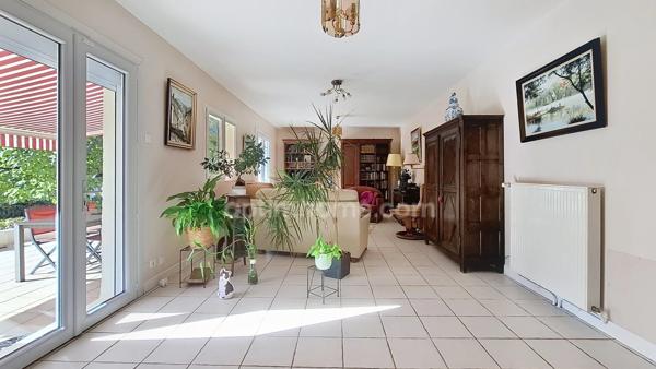 Maison traditionnelle 7 pièces sur sous-sol à SERBANNES (03)