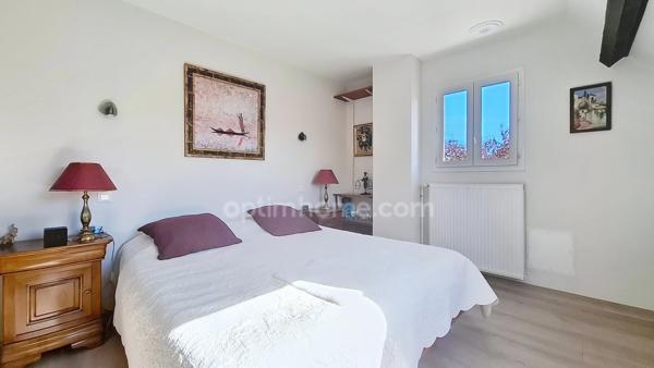 Maison traditionnelle 7 pièces sur sous-sol à SERBANNES (03)