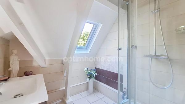 Maison traditionnelle 7 pièces sur sous-sol à SERBANNES (03)