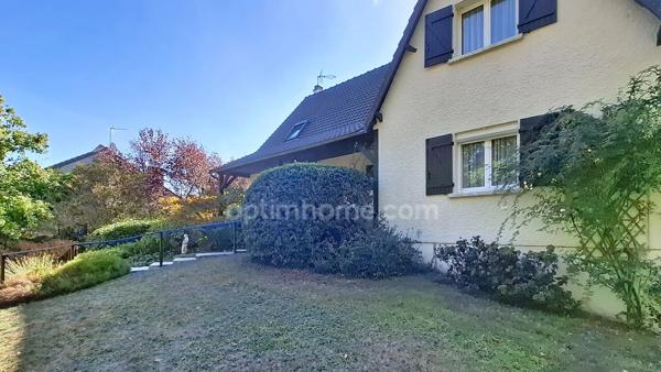 Maison traditionnelle 7 pièces sur sous-sol à SERBANNES (03)