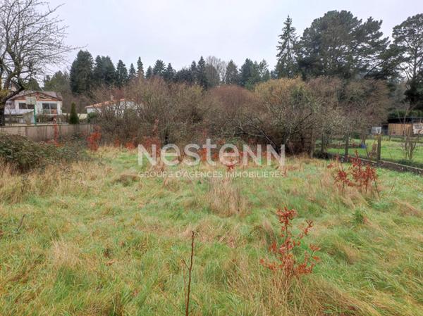 Garage sur un terrain constructible non viabilisé à Cerizay de 891 m2