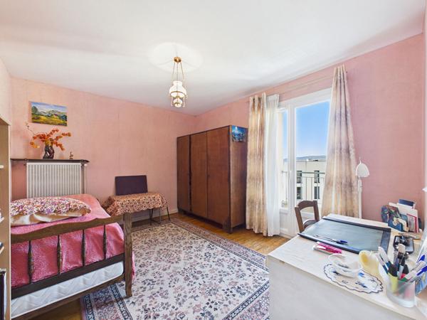 Appartement T3 chateauvert 70 m2 avec 2 balcons et cave