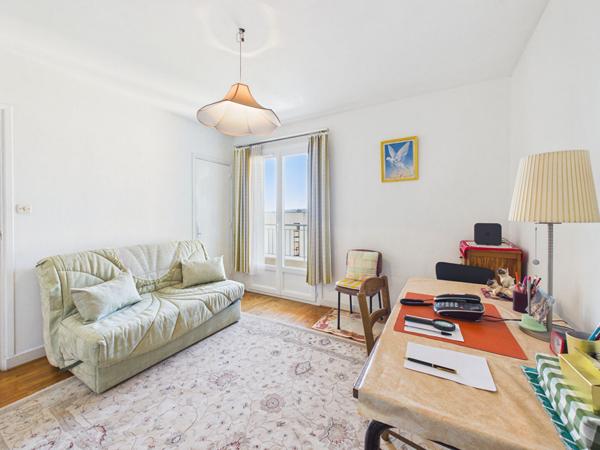 Appartement T3 chateauvert 70 m2 avec 2 balcons et cave