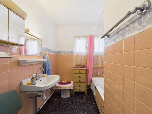 Appartement T3 chateauvert 70 m2 avec 2 balcons et cave