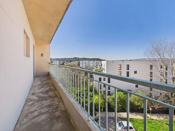 Appartement T3 chateauvert 70 m2 avec 2 balcons et cave