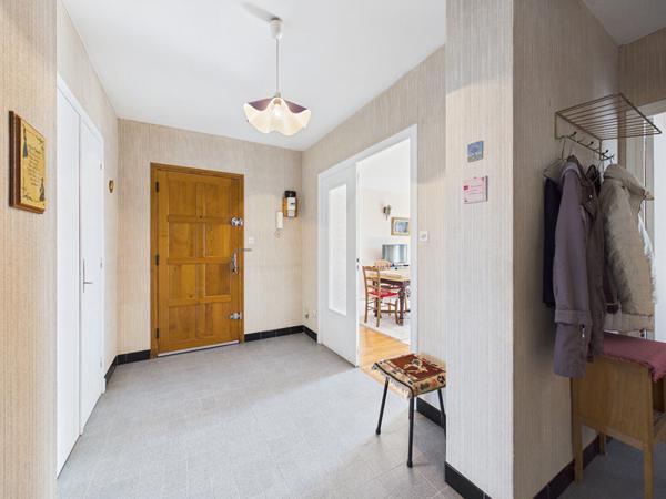 Appartement T3 chateauvert 70 m2 avec 2 balcons et cave