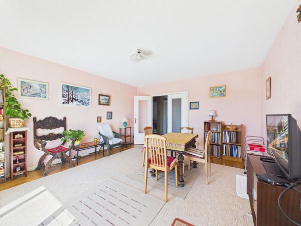 Appartement T3 chateauvert 70 m2 avec 2 balcons et cave