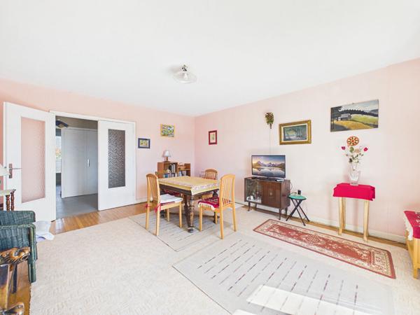 Appartement T3 chateauvert 70 m2 avec 2 balcons et cave