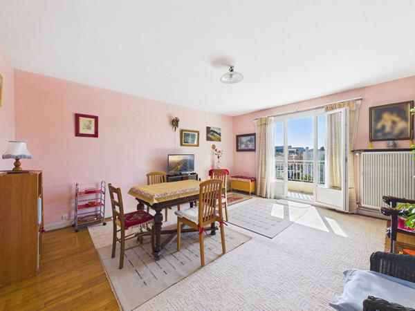 Appartement T3 chateauvert 70 m2 avec 2 balcons et cave