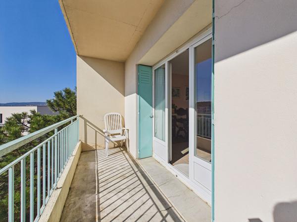 Appartement T3 chateauvert 70 m2 avec 2 balcons et cave