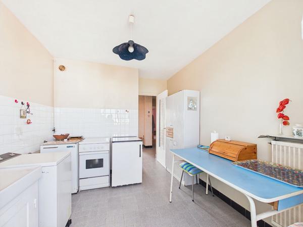 Appartement T3 chateauvert 70 m2 avec 2 balcons et cave