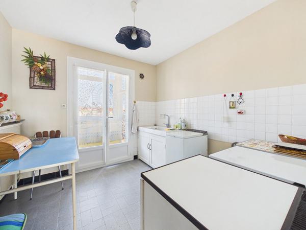 Appartement T3 chateauvert 70 m2 avec 2 balcons et cave