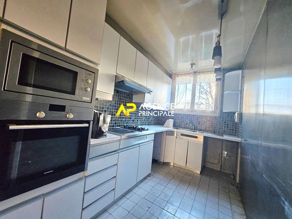 Appartement 4 pièces, 3 chambres de 82m² avec parking et cave, à 5 minutes de la gare du centre ville €219 900 ** - Référence 4541