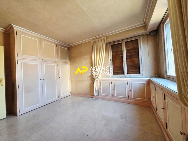 Appartement 4 pièces, 3 chambres de 82m² avec parking et cave, à 5 minutes de la gare du centre ville €219 900 ** - Référence 4541