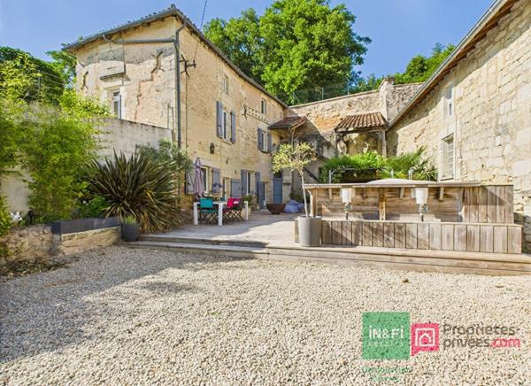Maison Beaumont Saint Cyr 7 pièce(s) 294m²