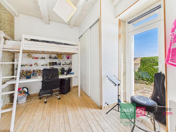 Maison Beaumont Saint Cyr 7 pièce(s) 294m²