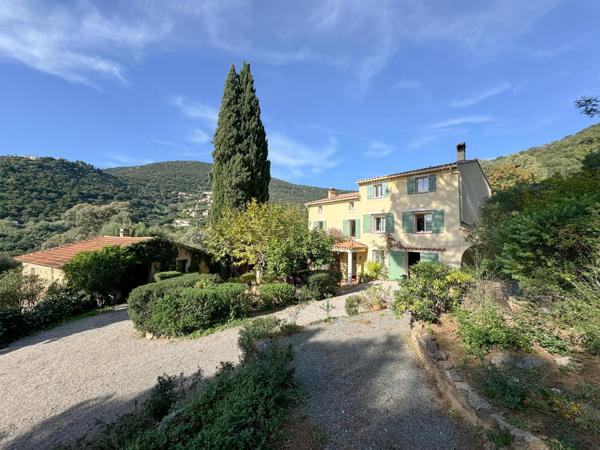 Maison à vendre  5 pièces - 205 m2 CAVALAIRE SUR MER - 83