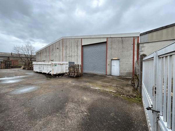 Local commercial 1 pièce T1 F1 700 m² à Roanne 6 - 8 RUE DES ARTISANS 42300 à louer