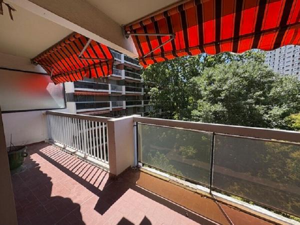 Appartement 4 pièce(s) 70 m² VALBOIS 9ème BOX TERRASSE photos non contractuelles IA