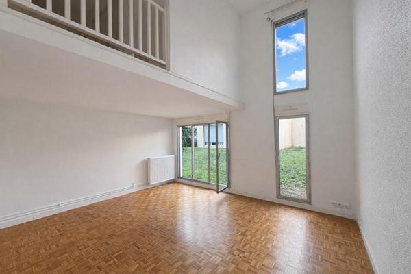 Chartrons – Jardin Public | T4 Duplex avec Terrasse & Garage – 101 m²