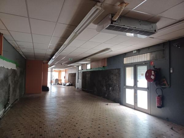 Immeuble centre-bourg avec commerce et logements