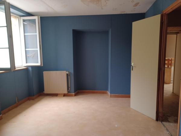 Immeuble centre-bourg avec commerce et logements