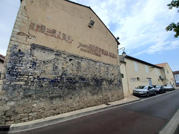 Immeuble centre-bourg avec commerce et logements