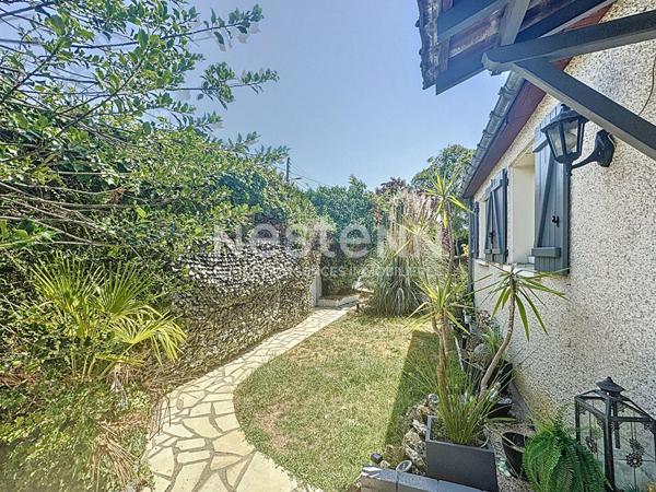 Maison avec piscine situé à Morangis secteur calme et recherché, proche des axes routier, 5 chambres, maison familiale