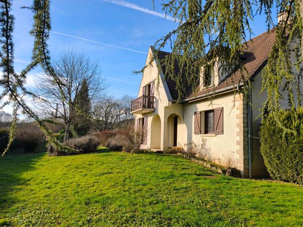 Pavillon familial sur sous-sol 4 chambres Prémery 25 minutes de Nevers 2h15 de Paris