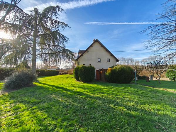 Pavillon familial sur sous-sol 4 chambres Prémery 25 minutes de Nevers 2h15 de Paris