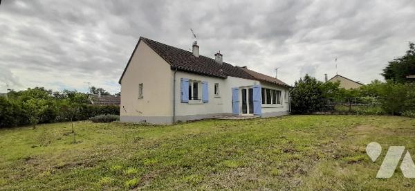 Pavillon en BE, proche commerces, avec garage et jardin composé de trois chambres, cuisine aménagée