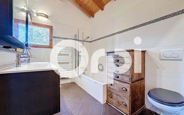 Maison à vendre    6 pièces • 198 m2 Saint-Jean-de-Tholome